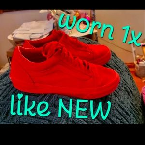 RED Vans Pre-Owned barely worn Womens 9